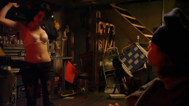 Laura Wiggins nude – Shameless s01 (2011)