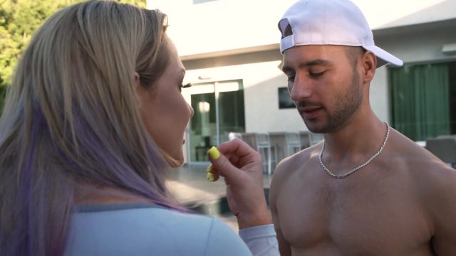 Nikki Sexx – LoveHerFeet 25 08 02 Nikki Sexx Poolside Encounter  720p